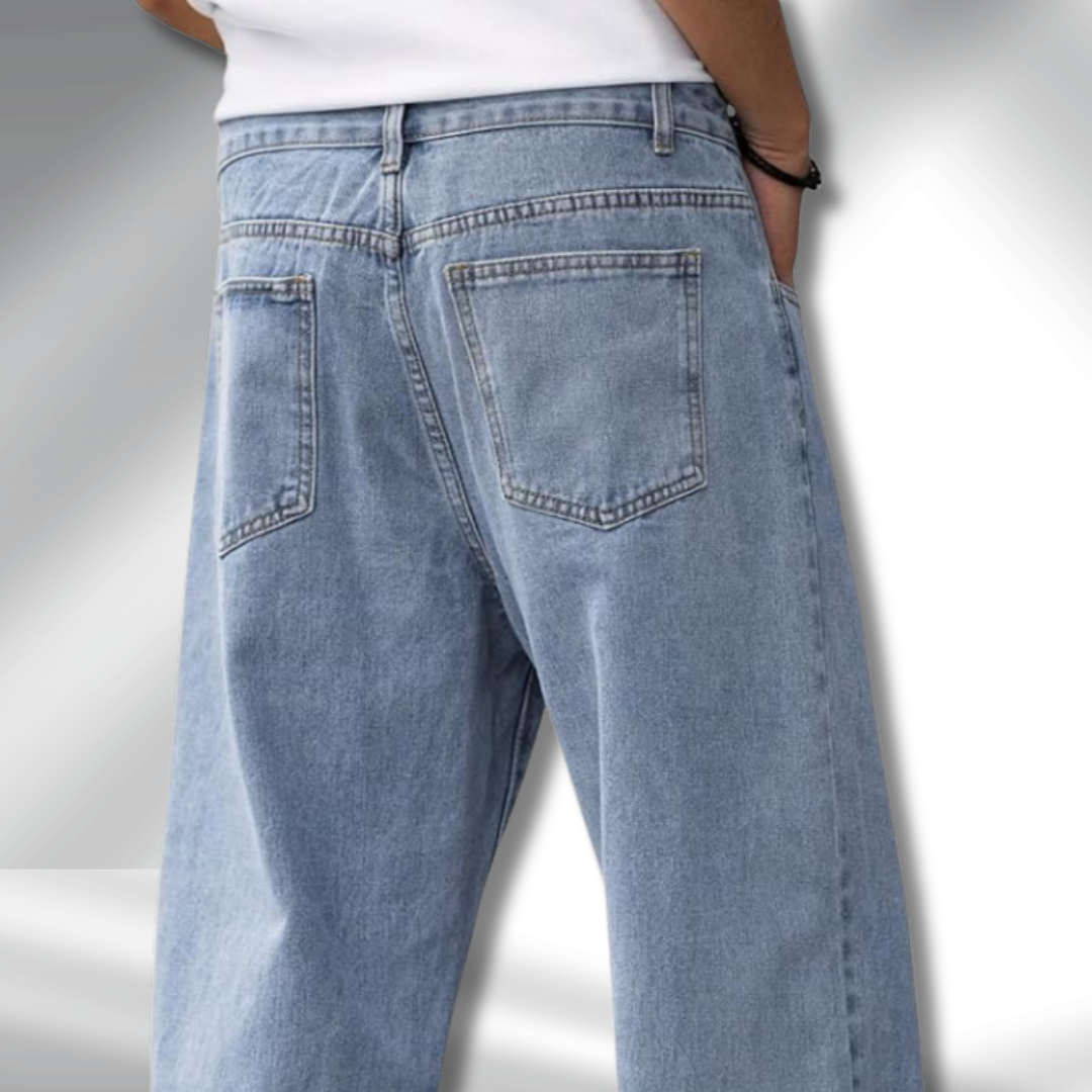 Light-wash relaxed fit jeans - Image 2